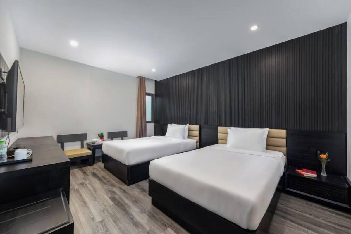 1 bedroom, premium bedding, in-room safe, desk