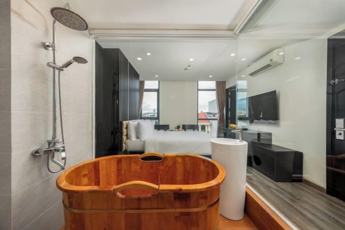 Baño | Ducha y bañera combinadas y cabezal de ducha tipo lluvia