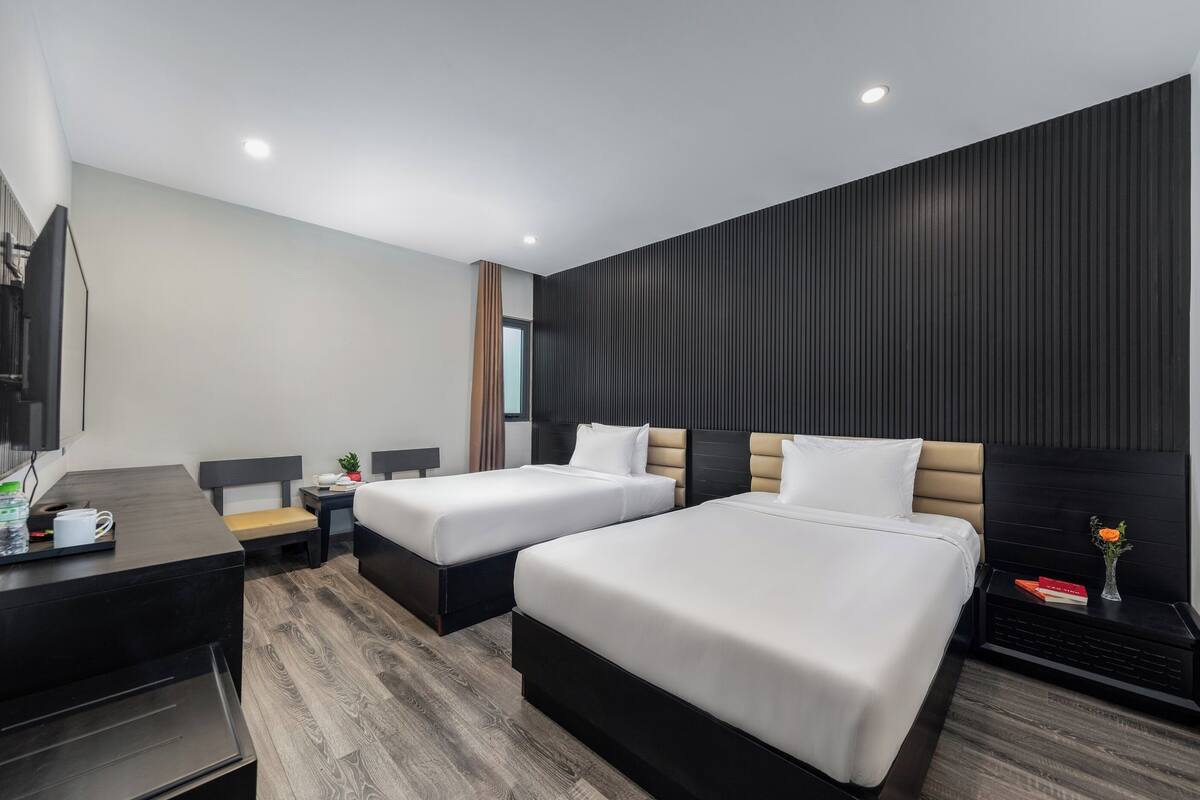 Kamar Double Superior, Bebas Asap Rokok | Seprai premium, brankas, meja kerja, dan ruang kerja ramah laptop
