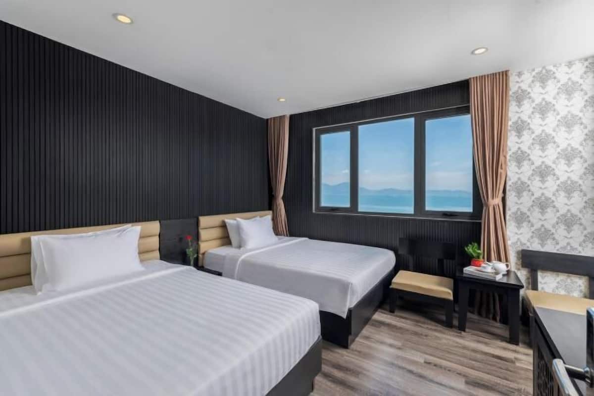 Premium bedding, in-room safe, desk, laptop workspace