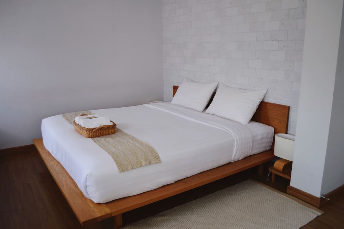 Large Room | Desk, rollaway beds, free WiFi