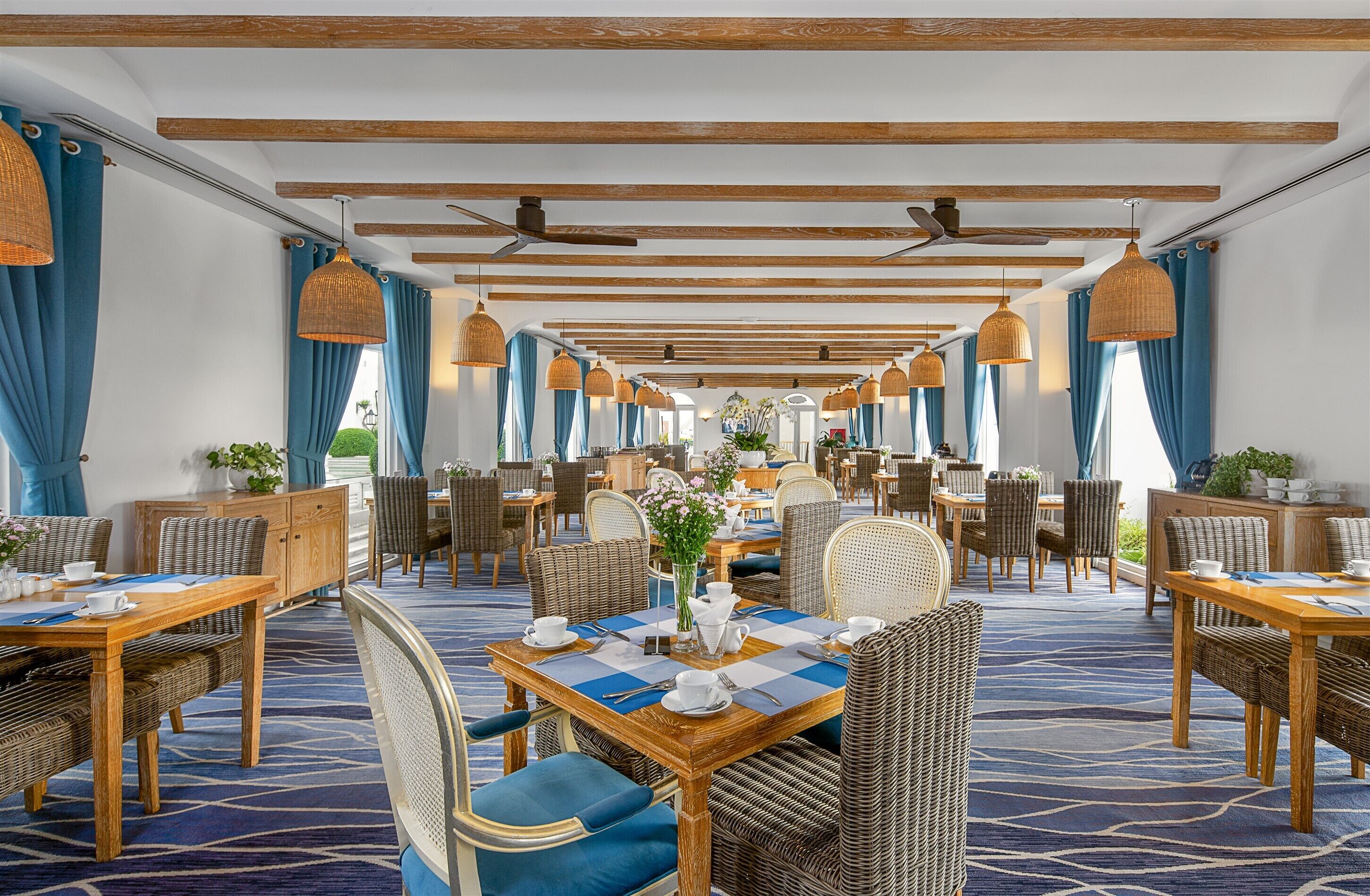 breakfast, lunch, dinner served; international cuisine, pool views