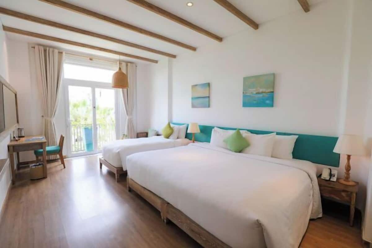 Roupas de cama premium, frigobar, cofres nos quartos, escrivaninha