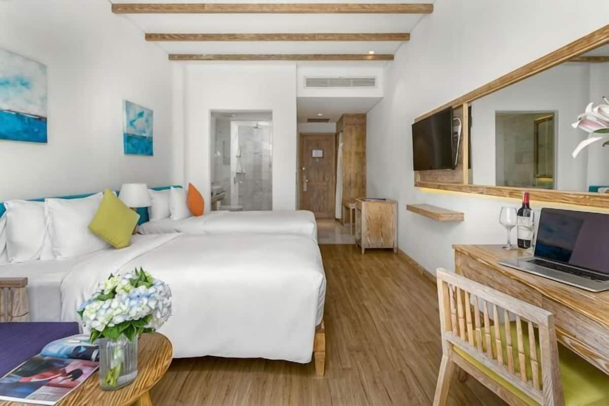 Roupas de cama premium, frigobar, cofres nos quartos, escrivaninha