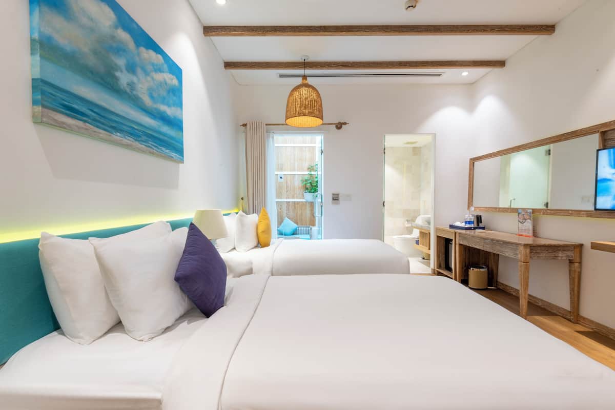 Superior Twin Room, 2 Twin Beds | 1 bedroom, premium bedding, minibar, in-room safe