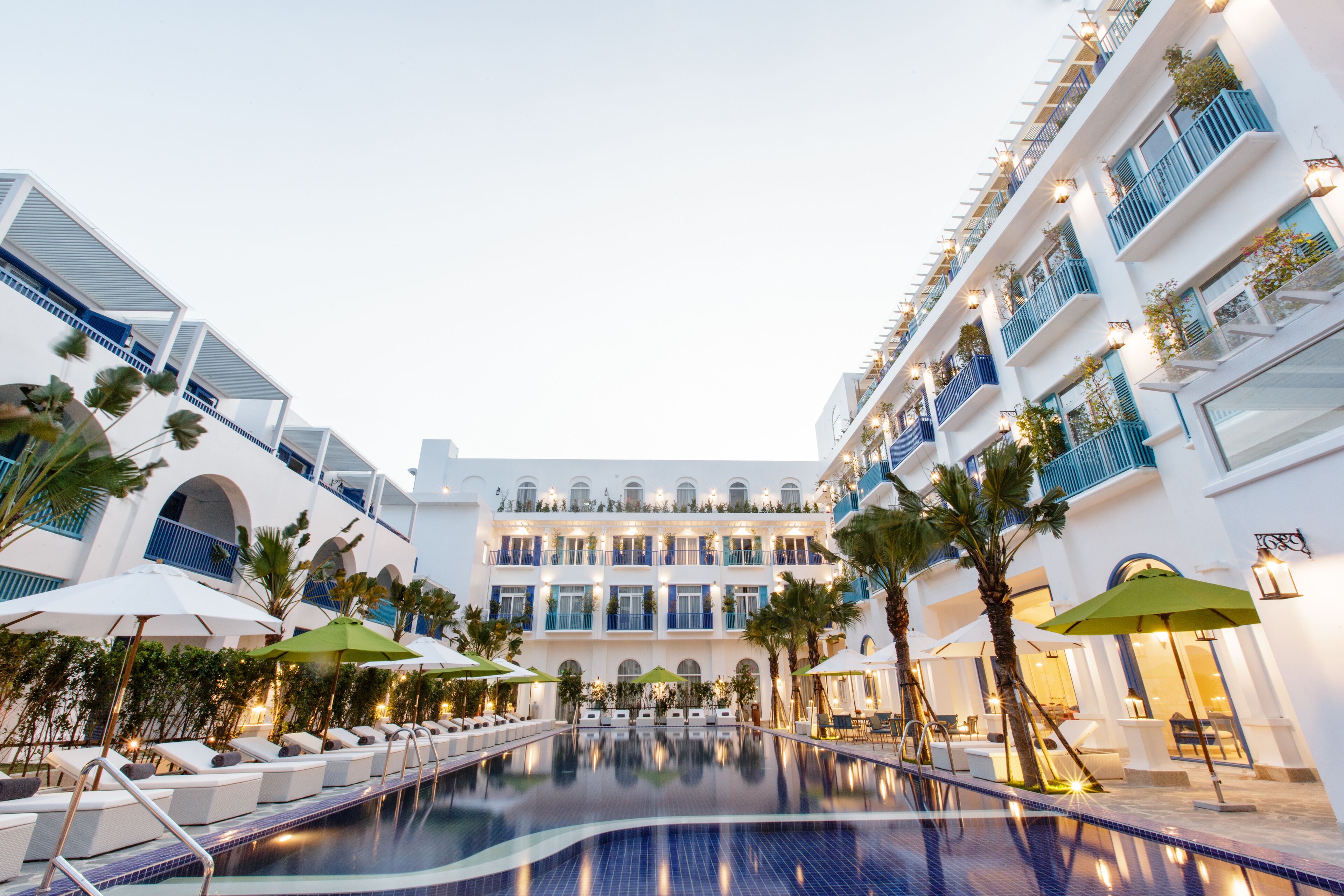 outdoor pool, open 6:30 am to 9:00 pm, pool loungers