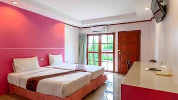 Deluxe Room | Desk, blackout drapes, free WiFi, bed sheets