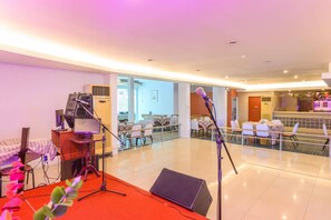 Breakfast, lunch and dinner served  - Beverly Hill Park Hotel (Nakhon Sawan)
