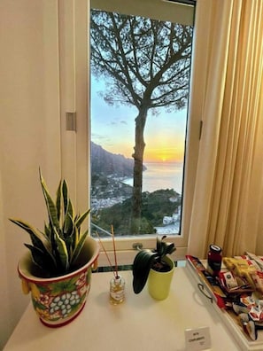 Deluxe Apartment, 2 Bedrooms, 2 Bathrooms, Sea View | Premium bedding, memory-foam beds, in-room safe, soundproofing - La Dolce Vita Ravello (Ravello)