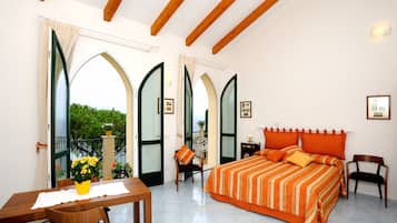 Deluxe-Studio, Balkon, Meerblick (Jacuzzi) | 2 Schlafzimmer, hochwertige Bettwaren, Betten mit Memory-Foam-Matratzen