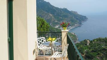 Deluxe Studio, Balcony, Sea View | Balcony