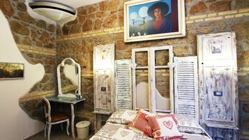 Doppelzimmer, Whirlpool | Hochwertige Bettwaren, Betten mit Memory-Foam-Matratzen, Zimmersafe