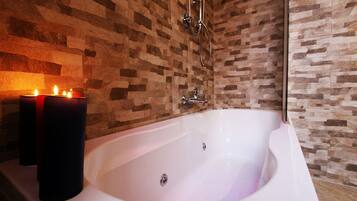 Doppelzimmer, Whirlpool | Komfortbadewanne