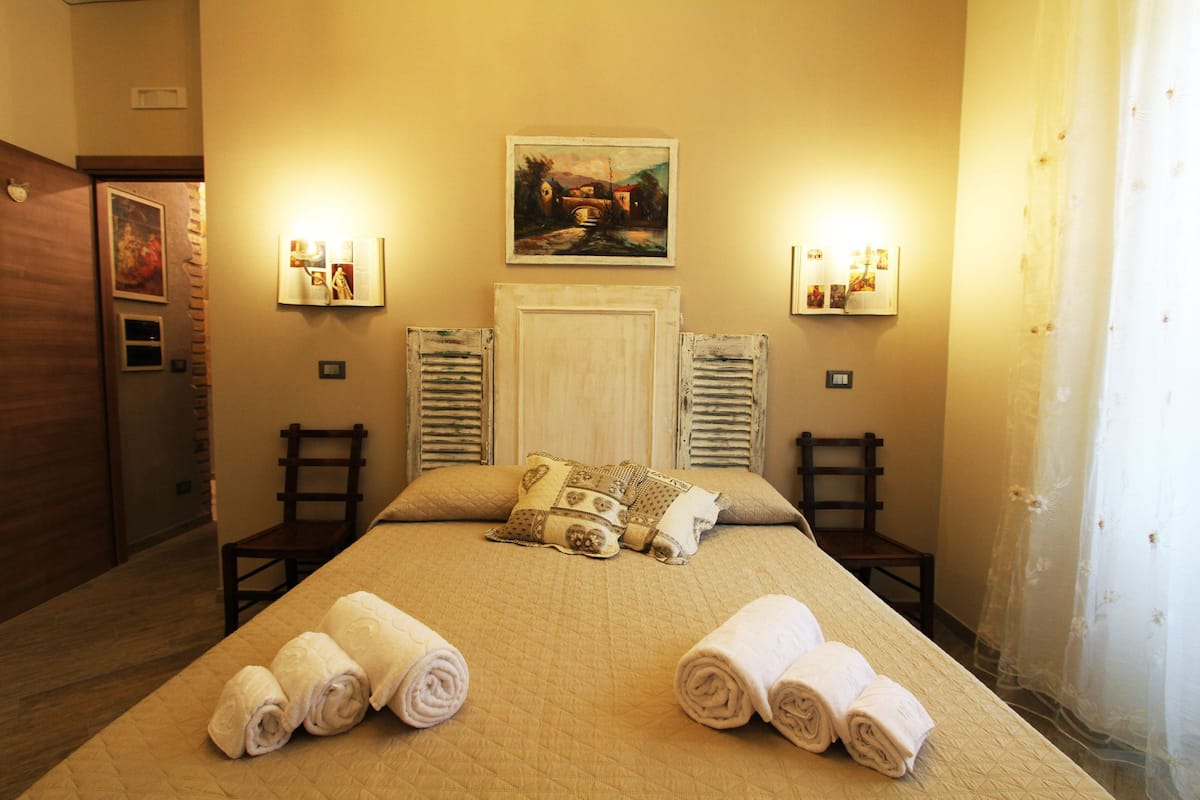 Premium bedding, memory-foam beds, in-room safe, individually decorated