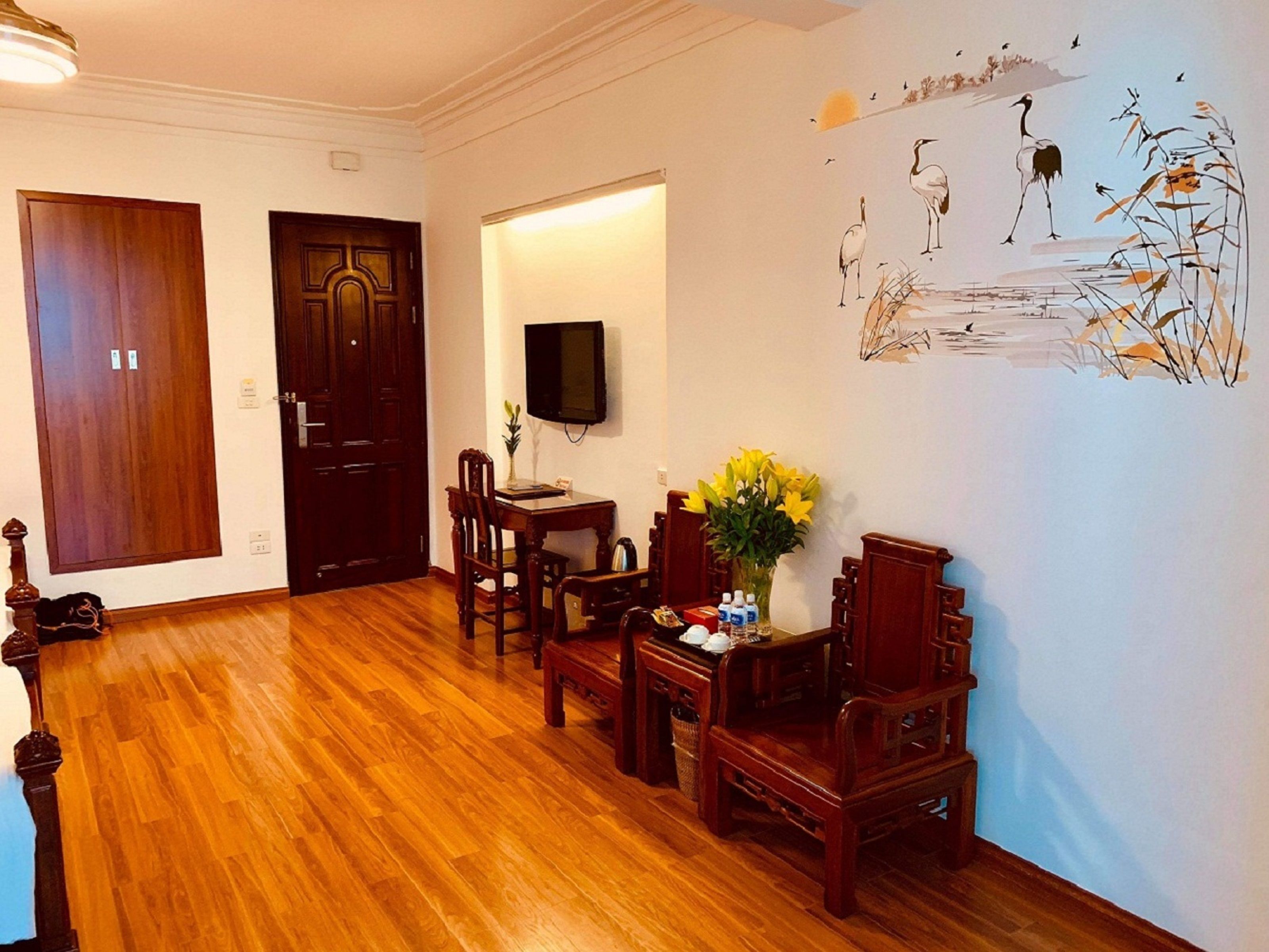 connecting room | minibar, in-room safe, desk, soundproofing