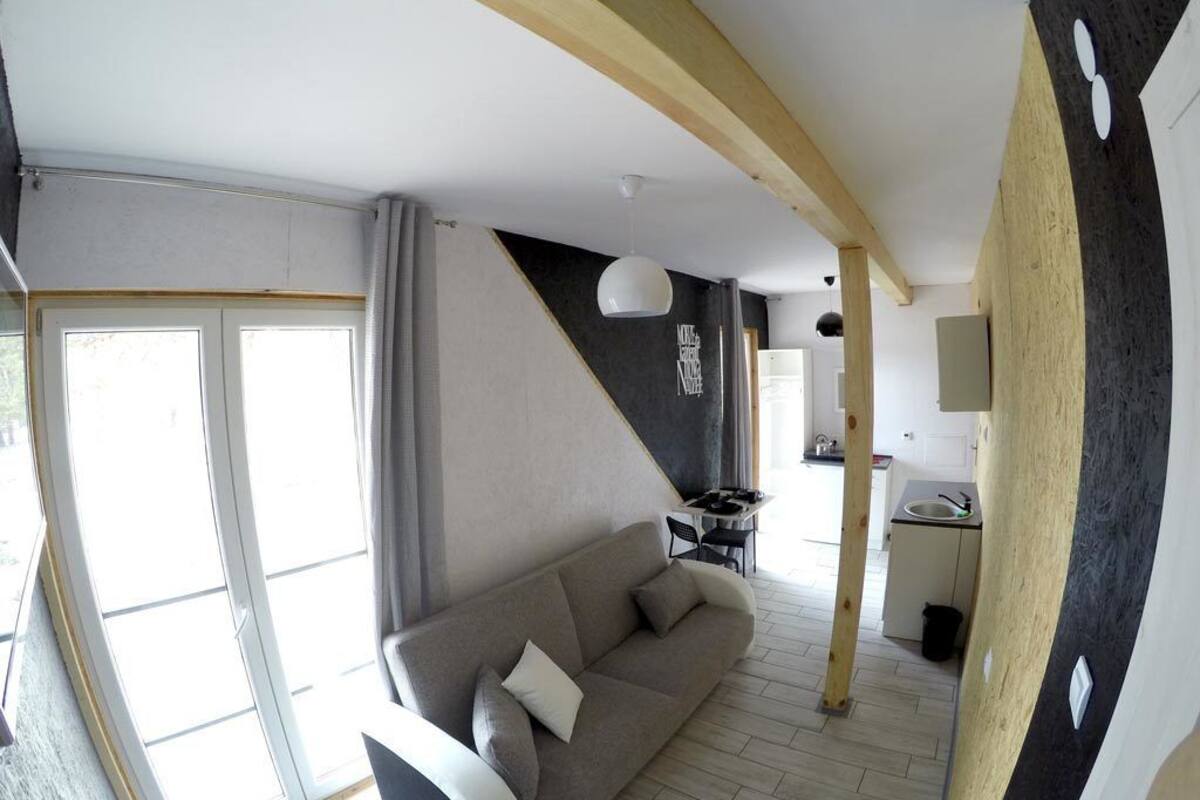 Habitación doble (P11 ) | Área de sala de estar | Televisión LCD