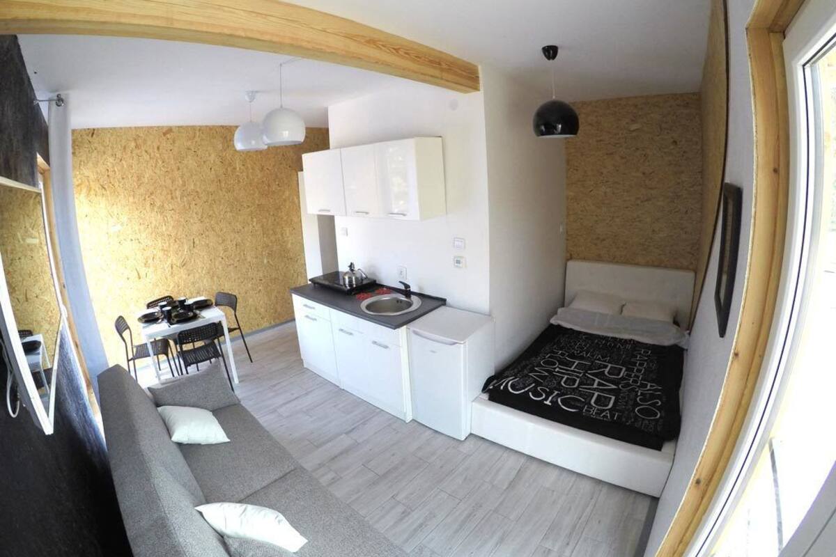 Habitación cuádruple (P12 ) | Área de sala de estar | Televisión LCD