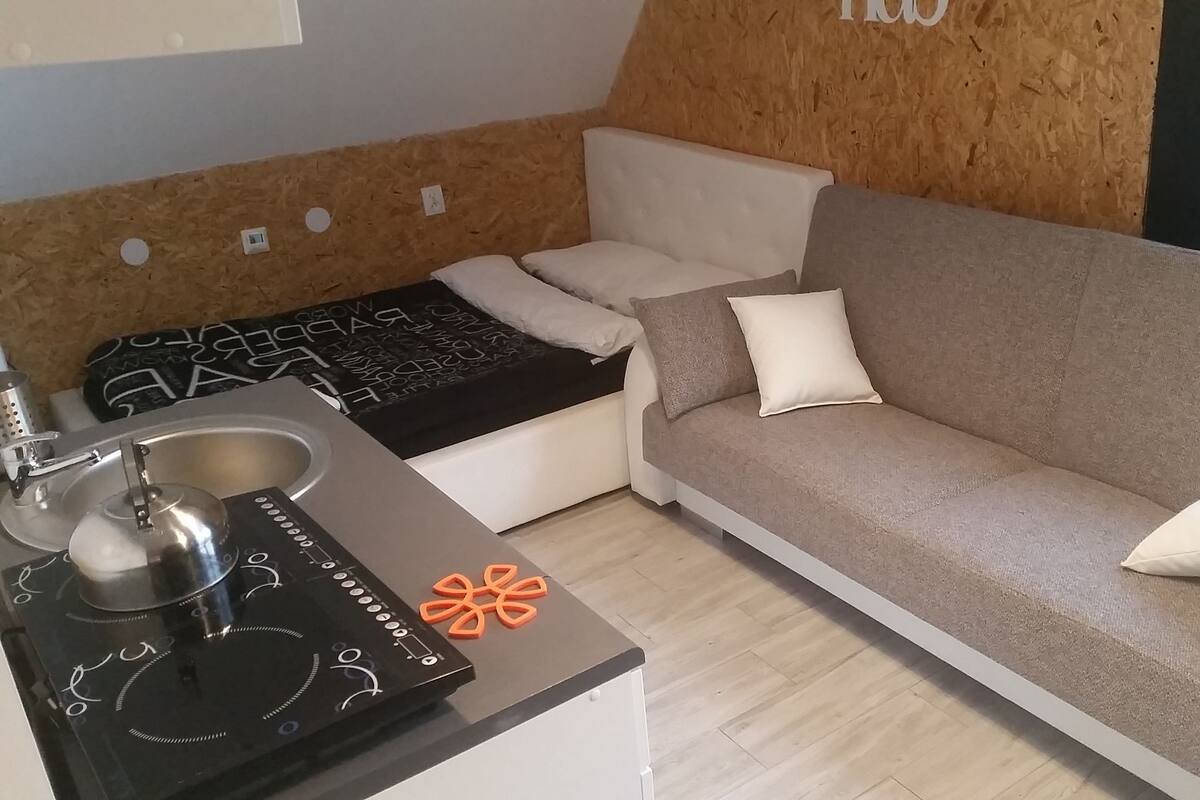 Habitación cuádruple, balcón (P22 ) | Insonorización, camas extra gratis y wifi gratis