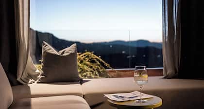 La Paula Apartments & Suites