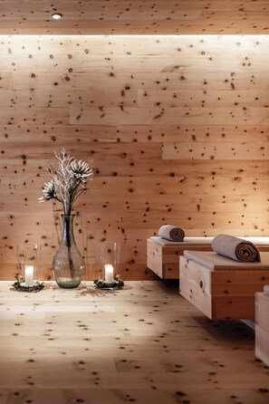 Sauna, bain de vapeur, soins du corps, massage en profondeur