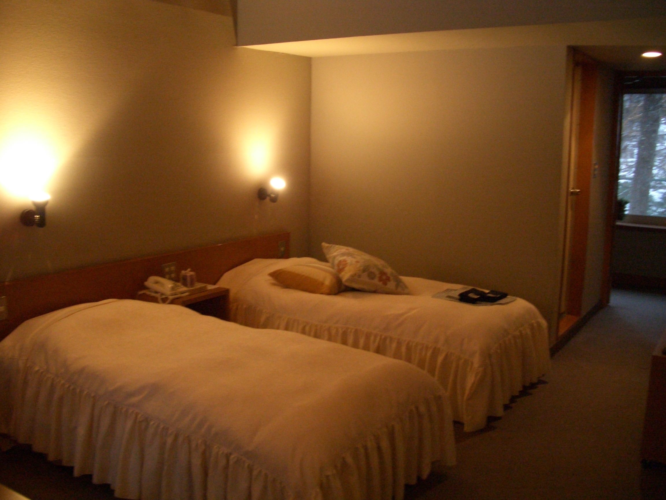 Twin kamer | Een bureau