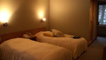 Twin kamer | Een bureau