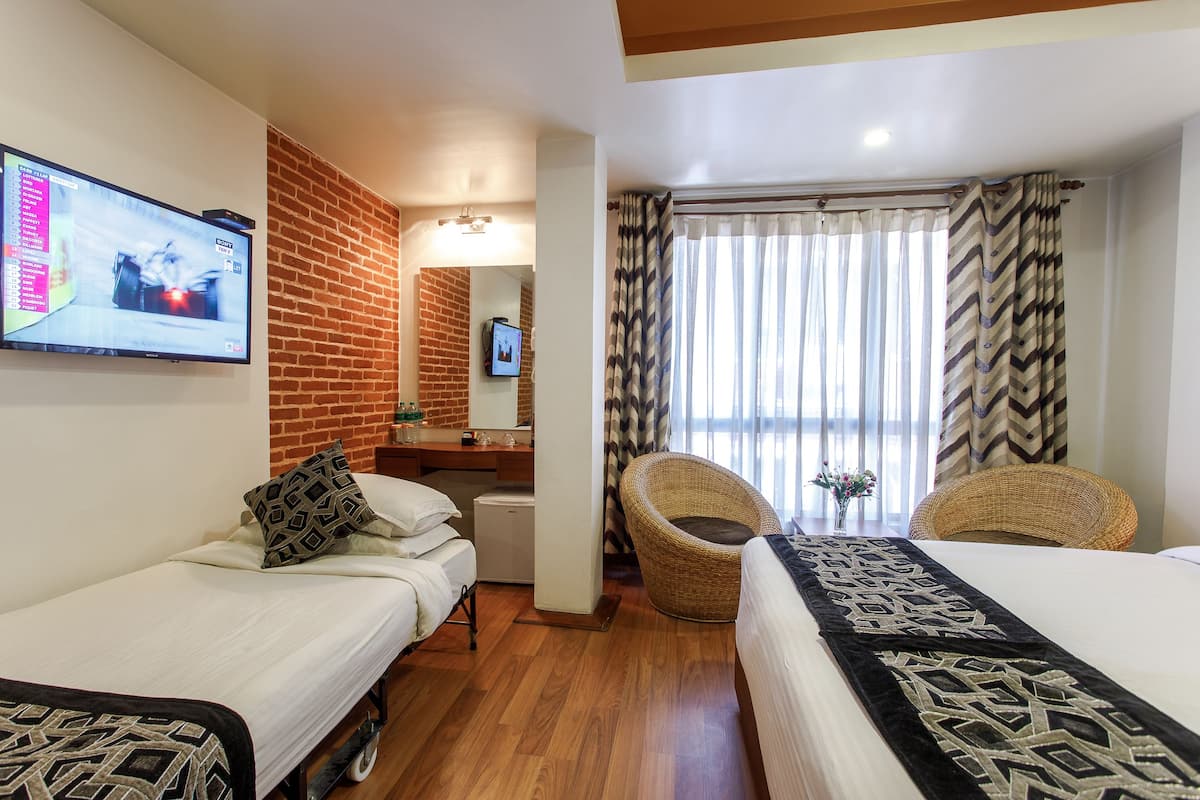 Quarto superluxo | Cofres nos quartos, escrivaninha, quartos à prova de som