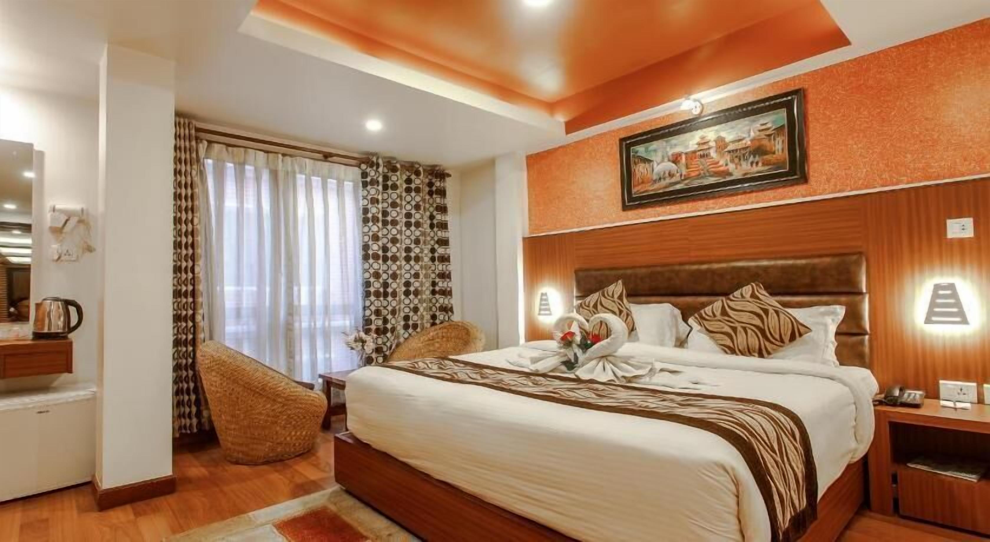 客房内保险箱、办公桌、隔音、免费 WiFi