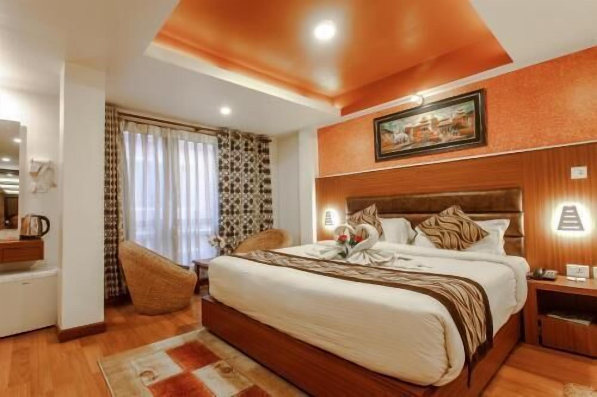 客房内保险箱、办公桌、隔音、免费 WiFi