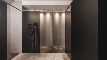 Un sauna, una bañera de hidromasaje, baño turco, tratamientos corporales