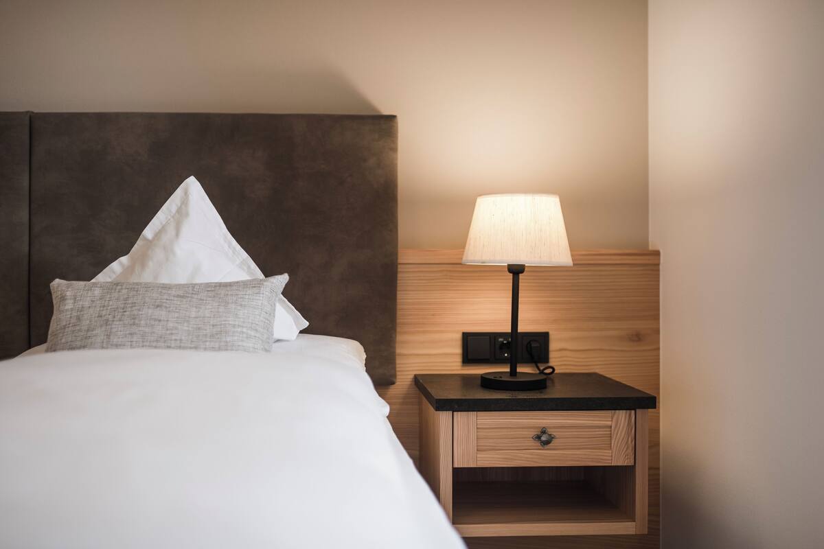 2 bedrooms, premium bedding, minibar, in-room safe