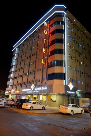 Front of property - evening/night - Almawasim Alarbaa Establishment For Serviced Apartments (Al Jubail)
