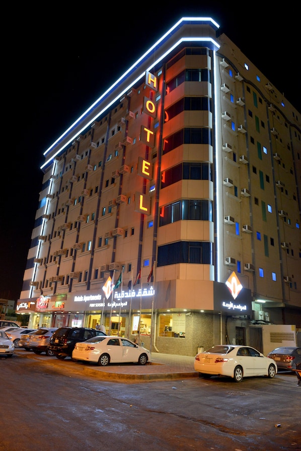 Front of property - evening/night - Almawasim Alarbaa Establishment For Serviced Apartments (Al Jubail)