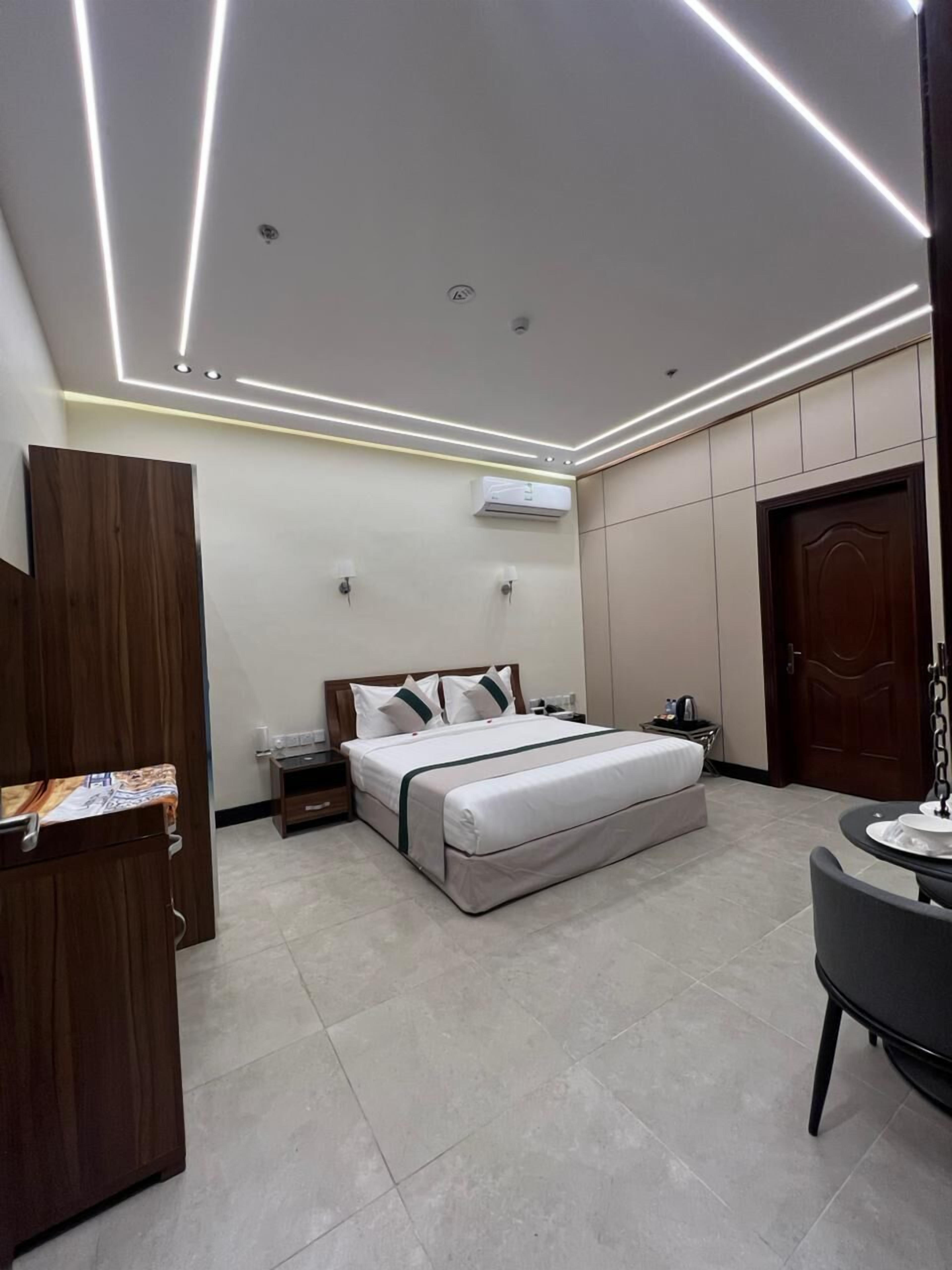 Minibar, iron/ironing board, free WiFi