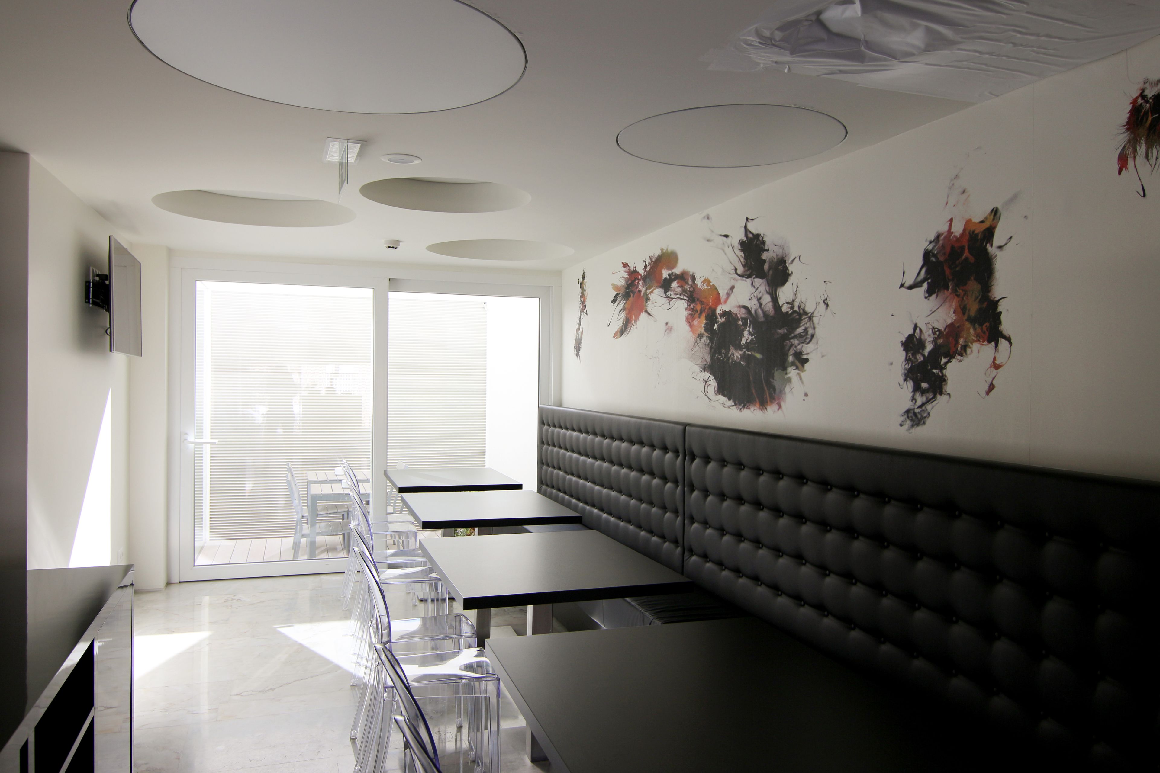 daily continental breakfast (eur 8 per person)