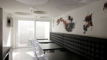 Daily continental breakfast (EUR 8 per person)