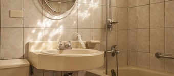 Good Hotel