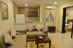 Apartment, 2 Bedrooms | Living room | 40-inch LED TV with satellite channels, TV