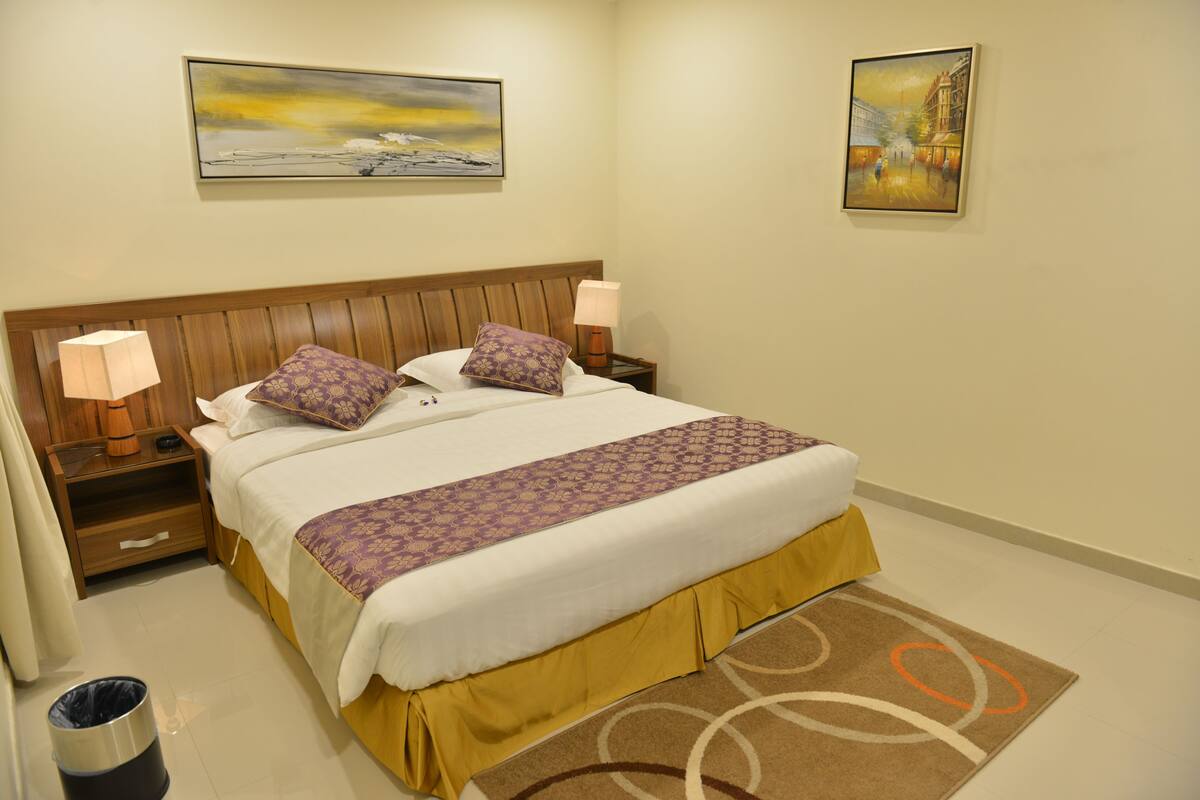 Suite, 1 Schlafzimmer | Schallisolierte Zimmer, Bügeleisen/Bügelbrett, kostenloses WLAN