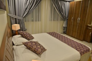 Studio, Stadtblick (Sitting Area) | Schallisolierte Zimmer, Bügeleisen/Bügelbrett, kostenloses WLAN