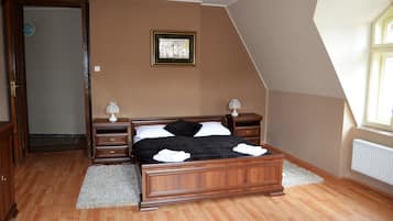 1 bedroom, in-room safe, iron/ironing board, rollaway beds