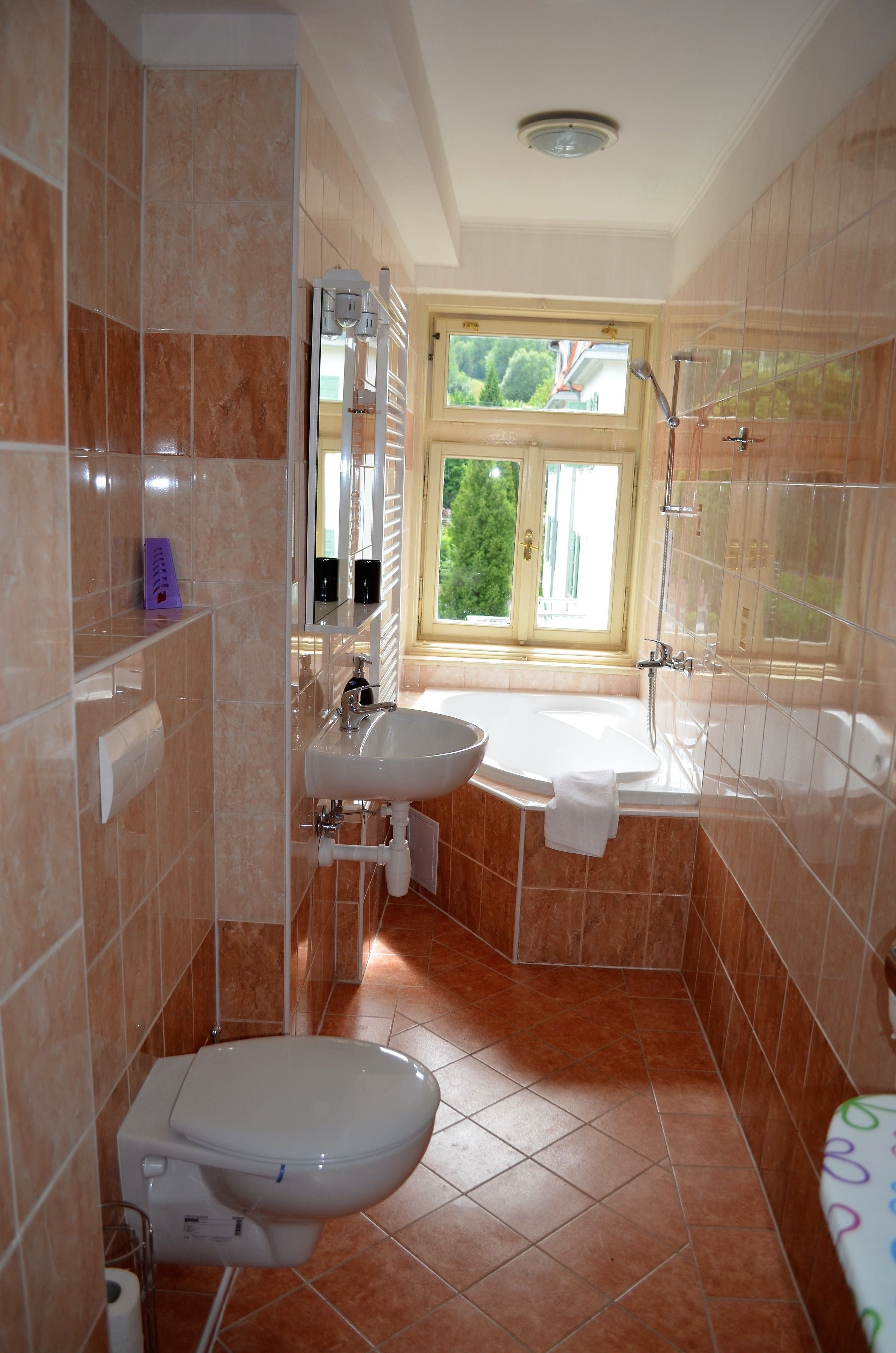 Mansard Apartment (2+2) | Bathroom | Bathtub, free toiletries, hair dryer, towels