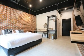 Escritorio, cortinas blackout y camas plegables/adicionales 