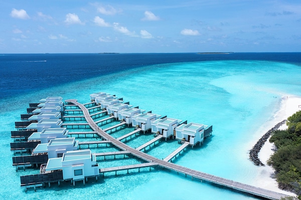 Villa (Lagoon with Pool)