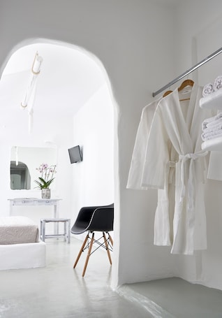 Superior Double Room | Soundproofing, iron/ironing board, free WiFi, bed sheets. Milos Hotel