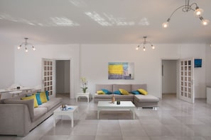 Lobby sitting area - Milos Hotel (Milos)