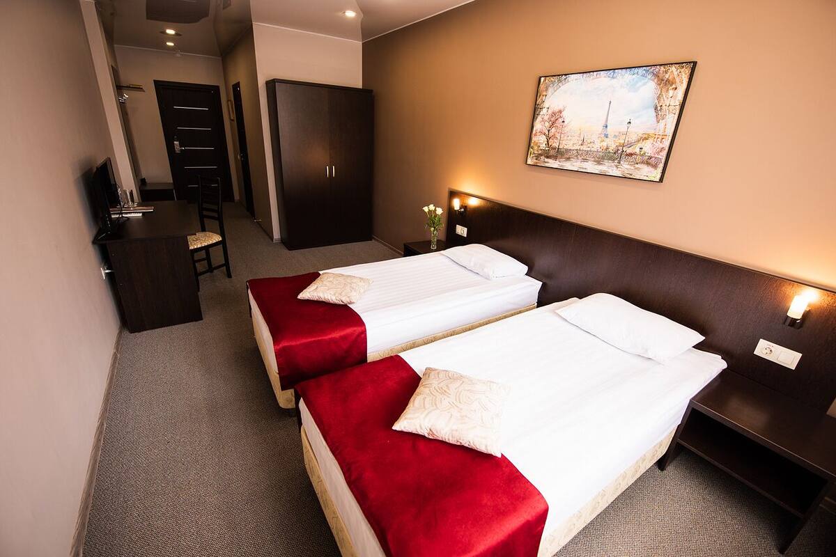 Twin Room | In-room safe, desk, blackout curtains, iron/ironing board