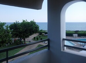 Superior Room, Sea View | Minibar, soundproofing