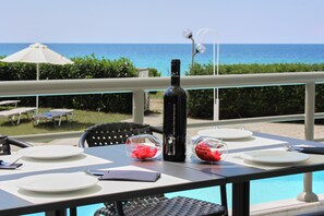2 restaurantes; se sirven desayunos, comidas, cenas y brunch