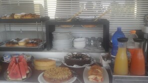 Café da manhã com buffet grátis